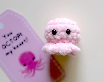 10 minuten baby-octopus amigurumi haakpatroon + gratis Valentijnsdag-cadeaukaartjes afdrukbaar · DIY-beginnersgaren zonder naaien cadeaugaren klasse vday