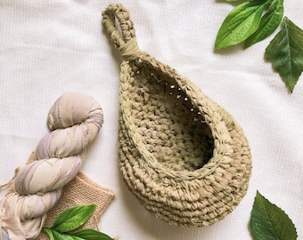 Free Crochet Pattern: Teardrop Hanging Baskets (DIY Tutorial quick easy cute home decor container planter plant cozy beginner yarn knitting)