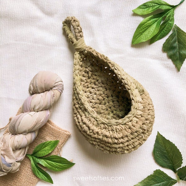 Free Crochet Pattern: Teardrop Hanging Baskets (DIY Tutorial quick easy cute home decor container planter plant cozy beginner yarn knitting)