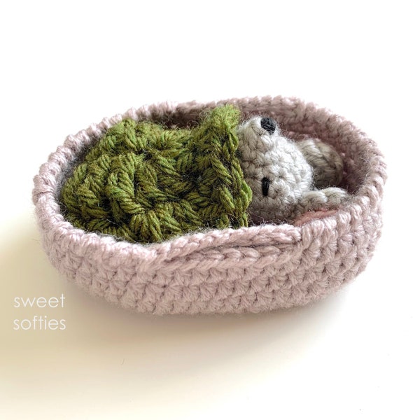 Baby Mouse in Moses Basket & Leaf Blanket, Free Amigurumi Crochet Pattern (DIY Tutorial quick easy cute yarn knitting animal forest critter)