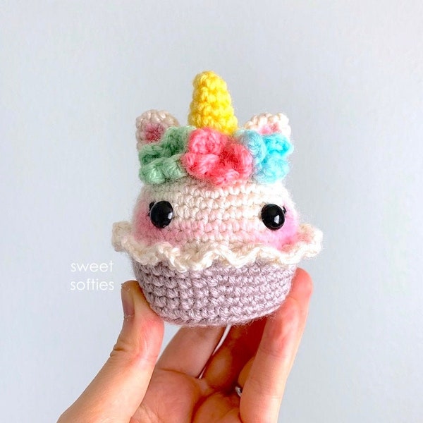 Unicorn Floral Cupcake Dessert, Free Crochet Pattern (DIY Anleitung schnell einfach süßes kawaii Anfänger Garn Amigurumi Stricken Süßes Leckerli)