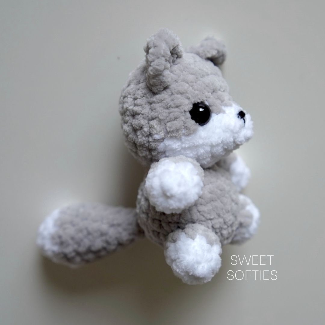 Aeelike Beginner Crochet Kit, 5Pcs Cute Fox Penguin Cow Husky Dog