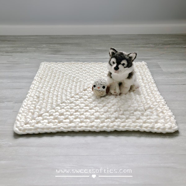 Free Crochet Pattern DIY Tutorial: Merry-Go-Round Rug (quick easy cute square beginner minimalist handmade seamless in the round crocheting