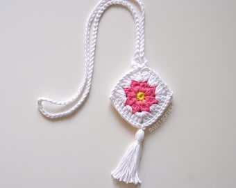 Granny Square Necklace Crochet Pattern · NO-SEW Mini Pouch Purse Bag Backpack Keychain Accessory Keychain Daisy Floral Flower Tutorial DIY