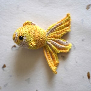 Mosaic Goldfish Crochet Pattern Fish Amigurumi Tutorial Keychain Charm No Sew Easy Beginner Stuffed Animal Toy Unisex Colorful Yarn Cute imagem 6