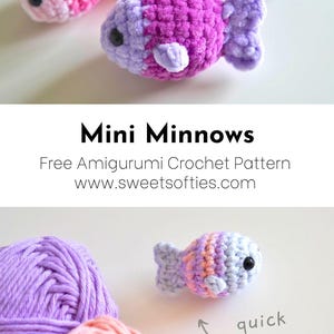 Op de afbeelding: Een set van drie gehaakte vis-amigurumi-speelgoed in roze, blauw en paars. De vissen zijn klein en hebben een eenvoudig ontwerp. De afbeelding toont ook bollen garen in roze, paars en blauw, wat suggereert dat dit de kleuren zijn die worden gebruikt om de vissen te maken. De tekst op de afbeelding is "Mini Minnows Free Amigurumi Crochet Pattern www.sweetsofties.com".