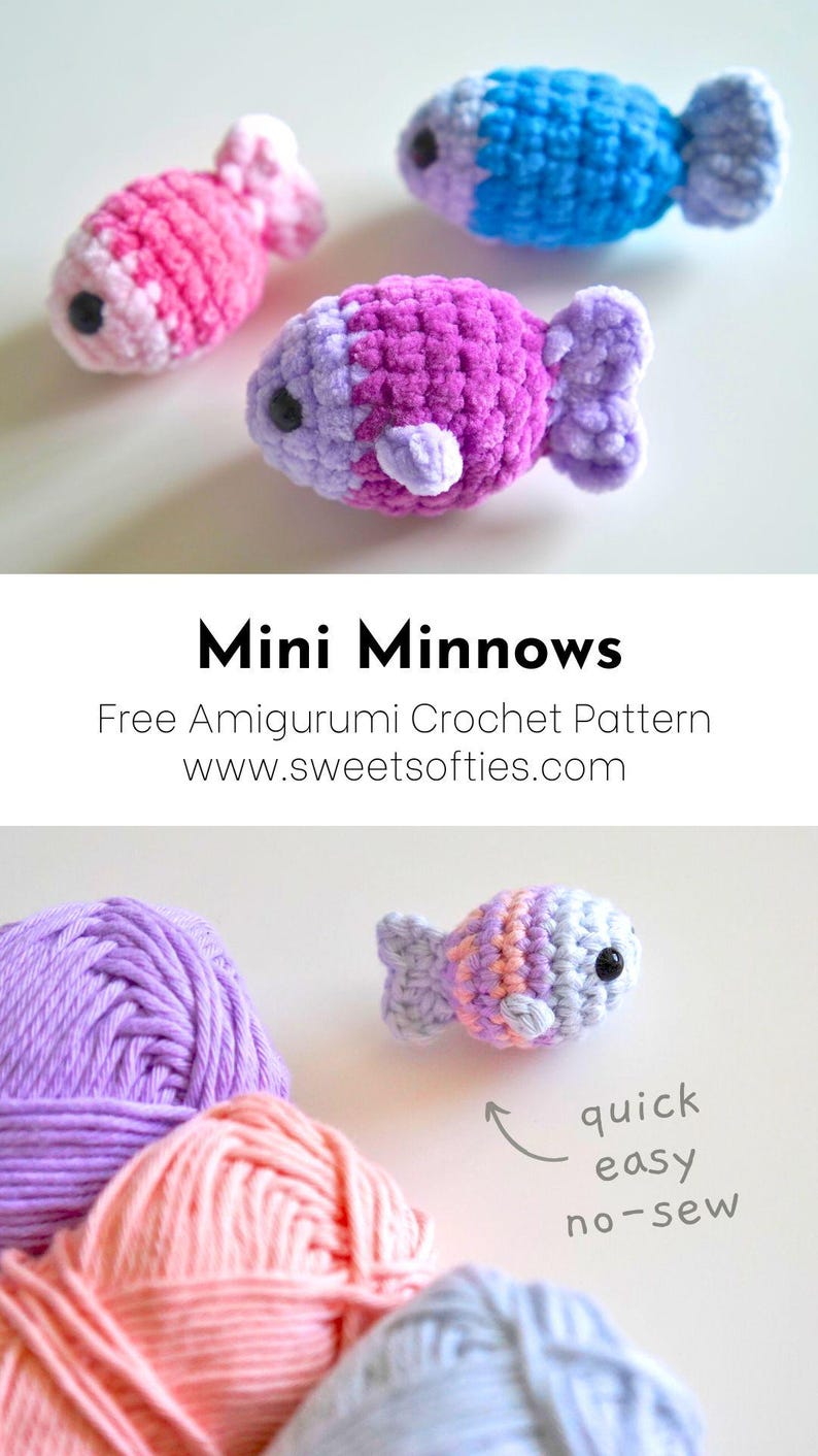 Op de afbeelding: Een set van drie gehaakte vis-amigurumi-speelgoed in roze, blauw en paars. De vissen zijn klein en hebben een eenvoudig ontwerp. De afbeelding toont ook bollen garen in roze, paars en blauw, wat suggereert dat dit de kleuren zijn die worden gebruikt om de vissen te maken. De tekst op de afbeelding is "Mini Minnows Free Amigurumi Crochet Pattern www.sweetsofties.com".