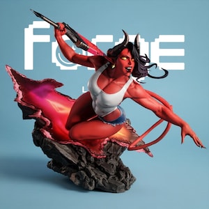 Op de afbeelding: Een rood-huidige demonenfiguur met zwarte hoorns en gele ogen, gekleed in een wit hemdje en blauwe spijkerbroek. Het figuur houdt een lange speer vast en is dynamisch gepositioneerd boven een donkere, rotsachtige basis met een gloeiend roze en oranje energie-effect.