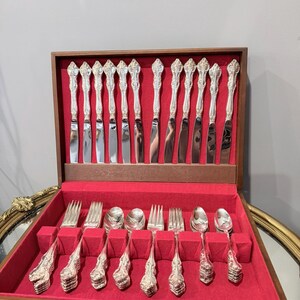 Servizio di posate vintage da 60 pezzi Rogers Bros. Orleans in argento placcato, 1847, per 12 persone.
