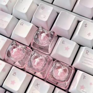 Rosa hjärtformade kors-tangentbordsset, 4-delat transparent hantverksharts-tangentbord, kompatibel med Cherry MX-switchar, sött kawaii-tangentbordstillbehör
