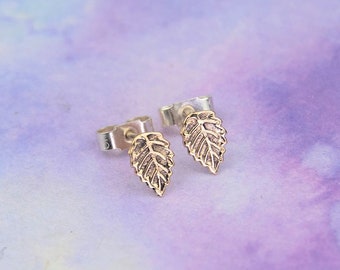 Gold Leaf Studs, Gold Leaf Earrings, Tiny Leaf Studs, Tiny Leaf Earrings, Gold Autumn Earrings, Nature Earrings,