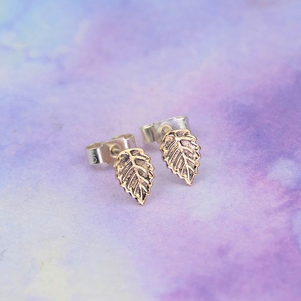 Gold Leaf Studs, Gold Leaf Earrings, Tiny Leaf Studs, Tiny Leaf Earrings, Gold Autumn Earrings, Nature Earrings,