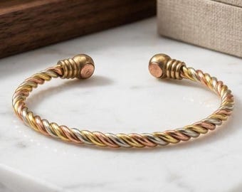 Ashtadhatu gedraaide armband, koperen, messing en zilveren manchet, spirituele sieraden