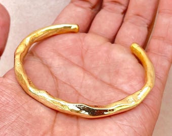 Eenvoudige, verstelbare manchetarmband van massief messing: stapelarmband