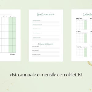 Peut inclure: Trois pages de planificateur blanches avec des accents verts. La page de gauche est une grille mensuelle intitulée Menule. La page centrale est pour les objectifs annuels intitulée Obiettivi annuali. La droite montre six mois.