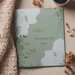 Peut inclure: Un livret carré avec une couverture vert sauge ornée de formes abstraites blanches et d'illustrations de feuilles à l'aquarelle verte. Le texte sur la couverture indique "GUIDE Nettoyage par zone" dans une police serif vert foncé.