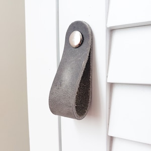 poignées de tiroir en cuir, boutons en cuir, poignées d&#39;armoires en cuir, hack, mise à niveau de meubles, boutons en cuir décor de commode de pépinière SAGE GREY