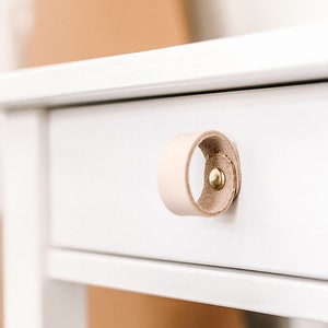 poignées de meubles en cuir, tiroirs en cuir, quincaillerie d’armoire scandi, tirettes d’armoire en cuir, poignées d’armoire en cuir, bouton de meuble MCM