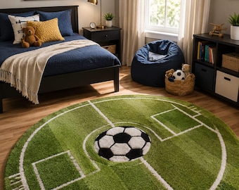 Tapete redondo de lã tufada à mão com estampa de campo de futebol, ideal para sala de jogos ou quarto infantil.