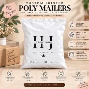 Puede incluir: Una bolsa de envío de polietileno blanca personalizada con el logotipo negro de HJ CREATIONS, texto e iconos de redes sociales. La bolsa incluye una tira autoadhesiva para un cierre seguro y es resistente al agua y duradera.