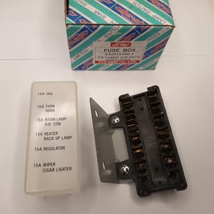 Conjunto de caja de fusibles para exhibición de autos clásicos 5-82513-050-1 CS-124041 Nuevo, stock antiguo, compatible con Isuzu KBD Chevrolet LUV 1977-1980, restauración de camiones clásicos