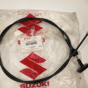Oryginalny przewód otwierania klapki wlewu paliwa Suzuki Carry ST100 82160-80010L000 Nowy, stary zapas, przewód otwierania klapki wlewu paliwa Super Carry z uchwytem