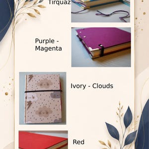 Op de afbeelding: Een collectie van vier rechthoekige notitieboeken met verschillende omslagen: een turquoise blauw, een magenta paars, een ivoorkleurig notitieboek met een wolken- en bliksempatroon, en een rood notitieboek. Elk notitieboek heeft gouden metalen hoekbeschermers.