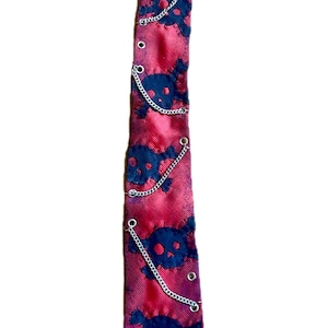 Skull head tie