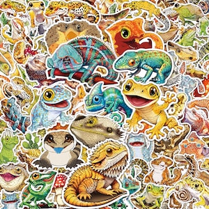 Può includere: Una collezione di adesivi assortiti raffiguranti vari lucertole, gechi e camaleonti dai colori vivaci. Le illustrazioni mostrano rettili con grandi occhi, squame strutturate e motivi diversi, sovrapposti in un collage denso e colorato.