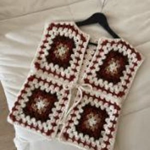 Granny Square Crochet Vest Pattern PDF – Retro Patchwork Sleeveless Cardigan Tutorial for Beginners