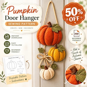 Puede incluir: Un patrón de costura para un colgador de puerta de calabaza con tres calabazas de fieltro en naranja, amarillo y crema, cada una con hojas verdes y tallos marrones, suspendidas por una cuerda. El gráfico incluye texto, iconos y una hoja de patrón.