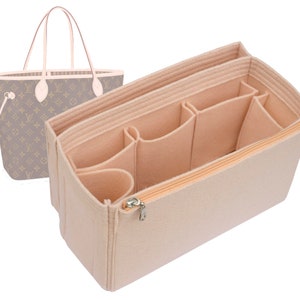 Op de afbeelding: Beige feltaschenorganizer met meerdere vakken en een ritsvak. De organizer is ontworpen om in een tote bag te passen.