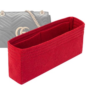 Peut inclure: Organiseur de sac en feutre rouge avec plusieurs compartiments pour un sac à main. L'organisateur est conçu pour garder votre sac à main organisé et bien rangé.