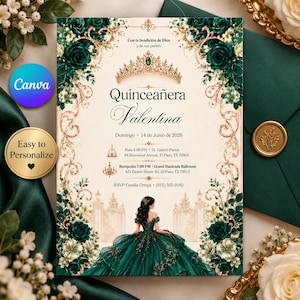 Peut inclure: Une carte d'invitation pour Quinceañera ornée de roses vert foncé, de bordures en filigrane doré et d'une tiare centrale. Le texte indique le nom Valentina, la date du 14 juin 2026 et les lieux de la messe et de la réception à El Paso.