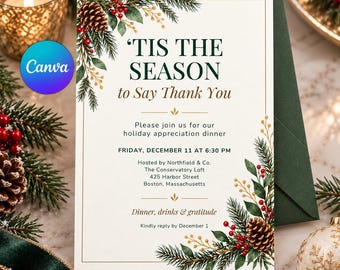 Op de afbeelding: Een rechthoekige uitnodigingskaart voor de feestdagen met een crèmekleurige achtergrond en een dunne gouden rand. De tekst luidt 'TIS THE SEASON to Say Thank You', gevolgd door details voor een diner georganiseerd door Northfield & Co. Dennentakken, dennenappels en rode bessen sieren de hoeken.