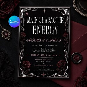 以下が含まれることがあります： 黒い長方形の招待状カード。白い文字で「MAIN CHARACTER ENERGY」「SOPHIA & LUCA」および2026年6月12日の詳細が記載されています。縁取りには銀色のメタリックな渦巻き模様と、四隅や側面に濃い赤色のバラが装飾されています。