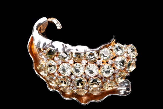 Vintage Reja Hyacinth Flower Rhinestone Brooch