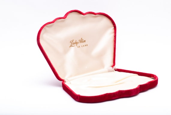 Vintage Red Velvet Clam shell Presentation Box Gif