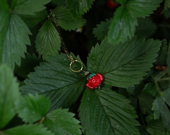 Sweet raspberry teapot necklace, emerald, lampwork glassbead