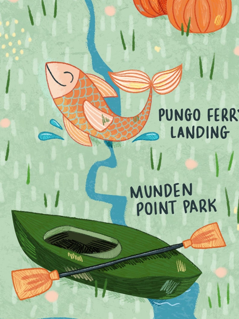 Op de afbeelding: Een groene kajak met oranje peddels drijft op een blauwe rivier. Een feloranje vis met schubben springt uit het water. De tekst "Pungo Ferry Landing" en "Munden Point Park" staat op de afbeelding.