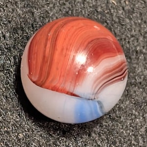 Akro-Achat oder möglicherweise ein Vitro-Achat-Oxblood-Patch-Marmor, 0,6 Zoll, in exzellentem Zustand, neuwertig (9,2).