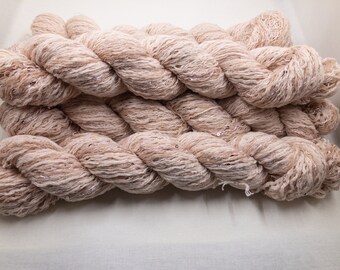 Filato di fibre miste a righe rosa pallido scintillanti, riciclato