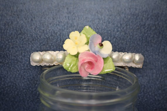Cara Flower Brooch and Seed Pearl Barrette - Etsy display picture 3