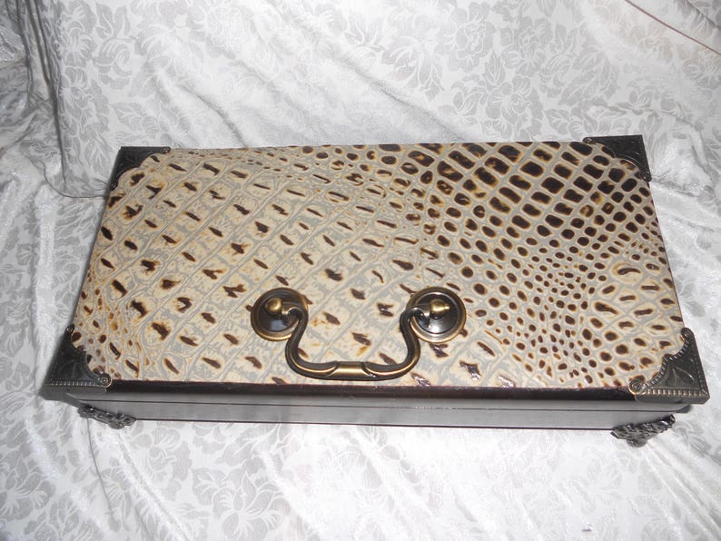 Mens Jewelry Box Stash Box Custom Cigar Box Men/'s Valet Valuable Box Authentic Cigar box Neutral Leather Alligator Embossed Leather