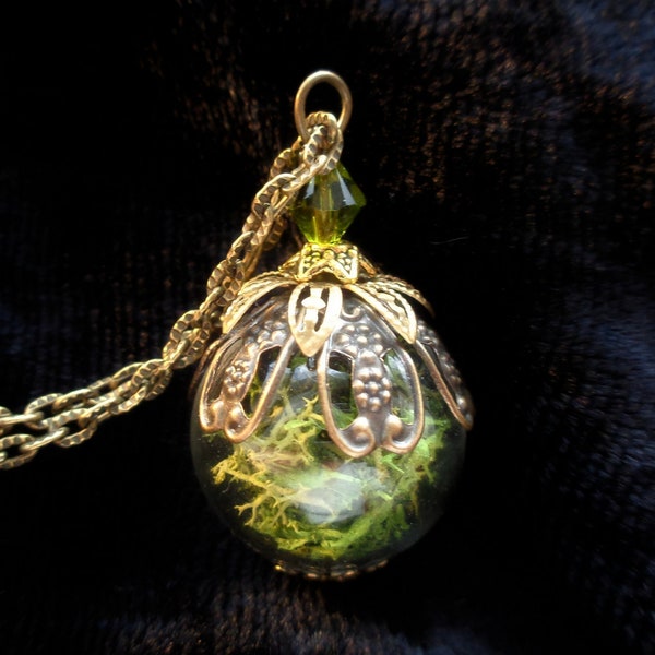 Real moss necklace spinning sphere real plant botanical jewelry filigree bronze gold leaves Hippie Boho gift for women elven jewelry