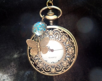 Reloj de cadena flores reales en turquesa y crema con reloj de bolsillo retro de bronce mariposa estilo vintage como regalo Art Nouveau para mujeres