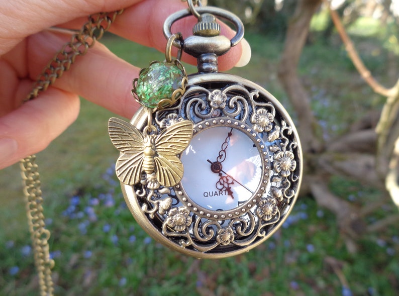 Kettenuhr mit echten Blüten grün mit Schmetterling bronze nostalgische Taschenuhr Vintage Jugendstil Geschenk für Frauen Weihnachten Bild 2