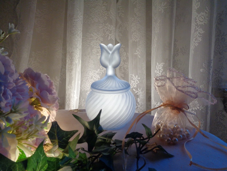 Bol en verre vintage avec couvercle tulipe, boîte à bougie chauffe-plat en satin bleu clair, décoration de balcon, cadeau romantique pour femme image 3