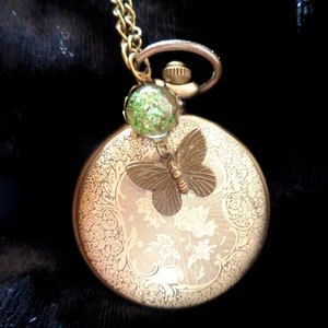 Kettenuhr mit echten Blüten grün mit Schmetterling bronze nostalgische Taschenuhr Vintage Jugendstil Geschenk für Frauen Weihnachten Bild 3