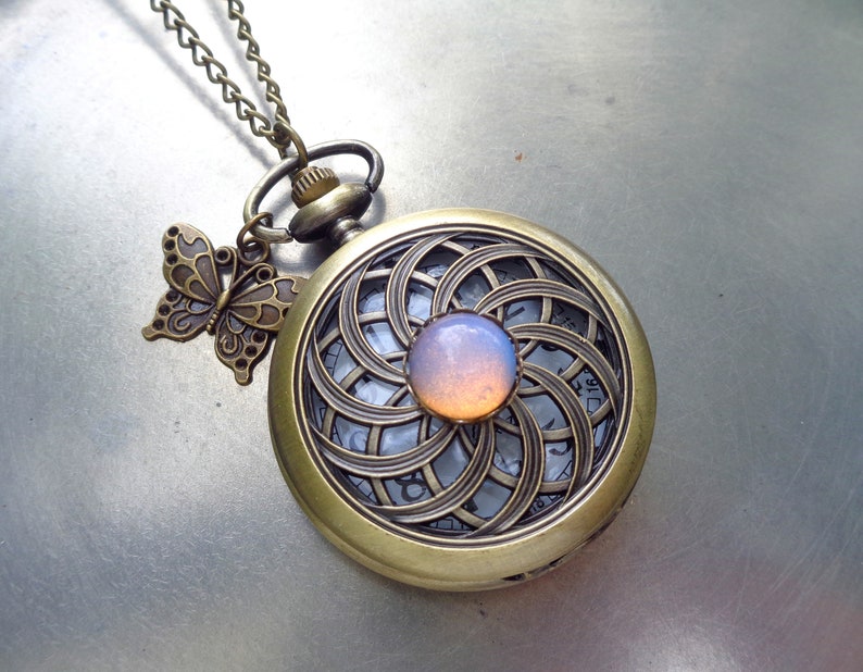 Kettenuhr Taschenuhr Mandala mit Opal synth Schmetterling Kette mit Sprungdeckel Vintage Jugendstil Art Deco Geschenk Männer und Frauen Bild 9